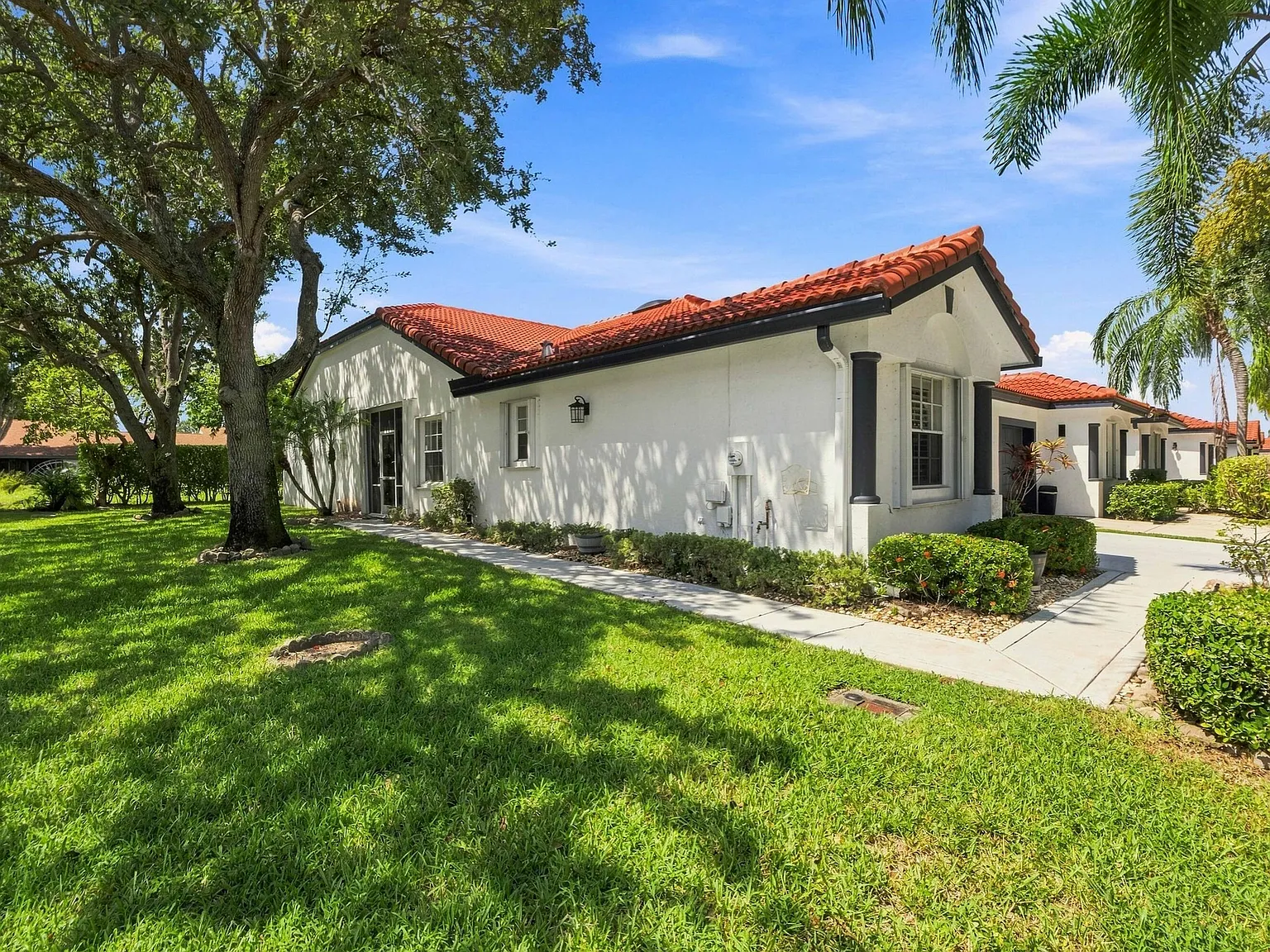 3 bed, 2.0 bath, 1544 sqft, $3,800 — Photo 3