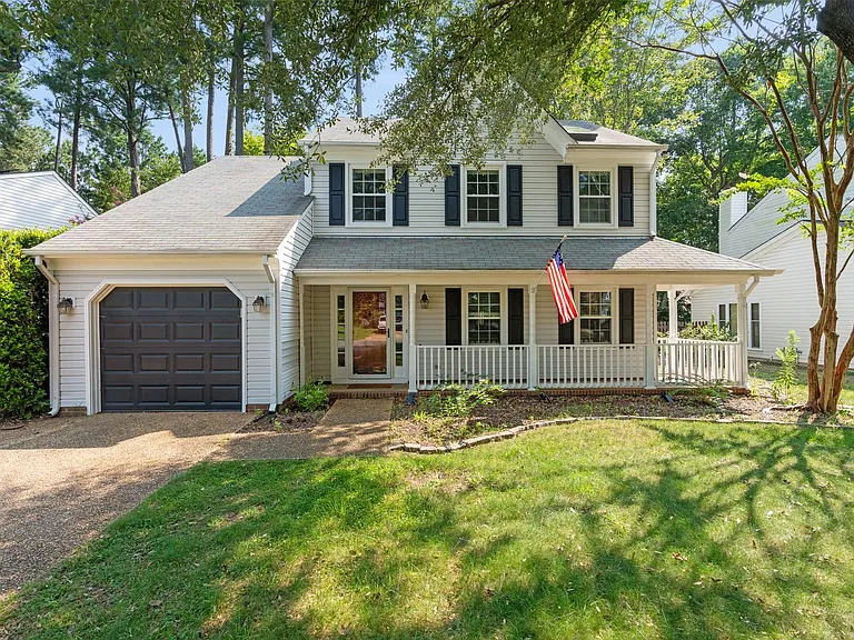 412 Peachtree Ln — Photo 1