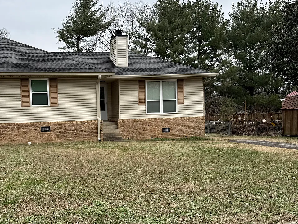 211 Lake Cv