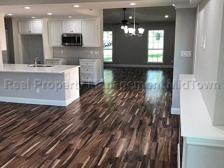 2325 Warwick Ave — Photo 11
