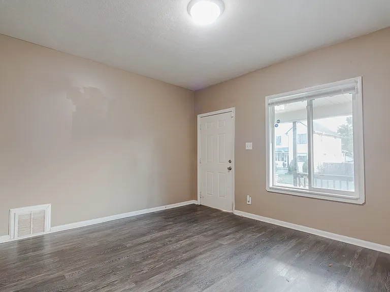 1103 N Keystone Ave — Photo 25