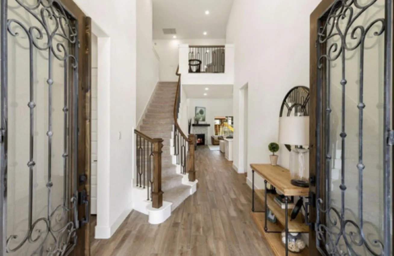 5 bed, 4.0 bath, 4190 sqft, $6,100 — Photo 3