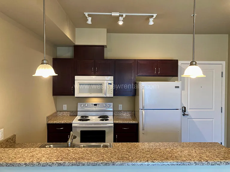 200 E Maple St — Photo 276