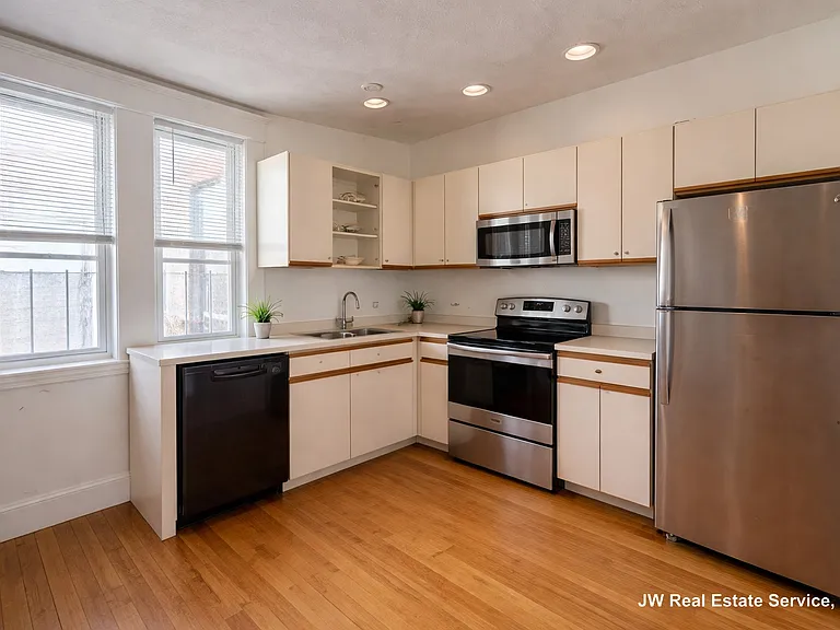 210 Chestnut Hill Ave #6 — Photo 9