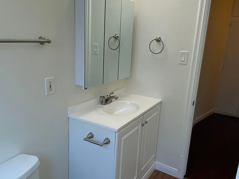 Keswick Court Apartments — Photo 53