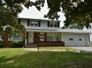 124 Iroquois Ln, Liverpool, NY 13088