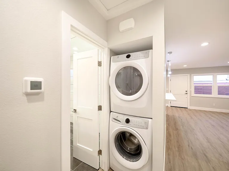 Stacked washer dryer - full size
