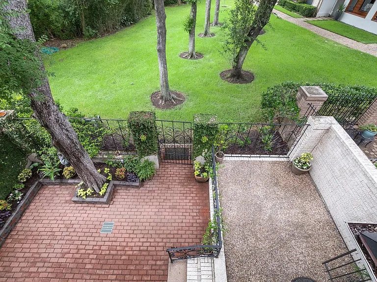 7922 Woodway Dr — Photo 27