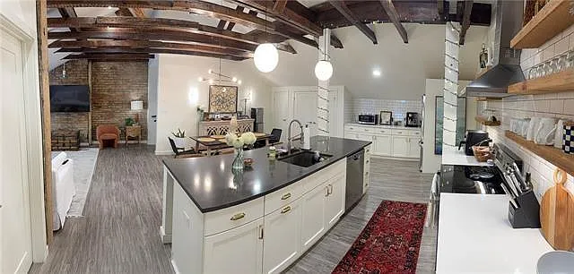 803 Baronne St — Photo 11
