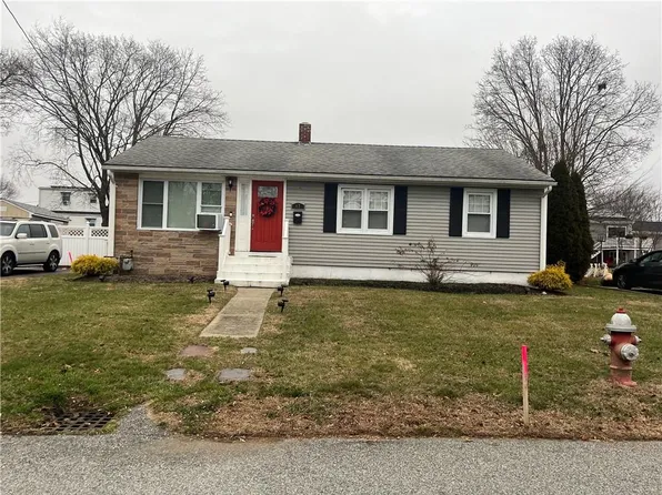 47 Marblehead St, Warwick, RI 02889