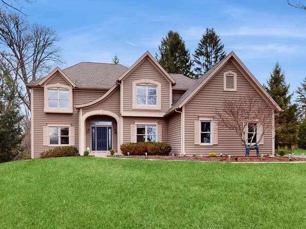 7111 Saddle Oaks Dr, Cary, IL 60013