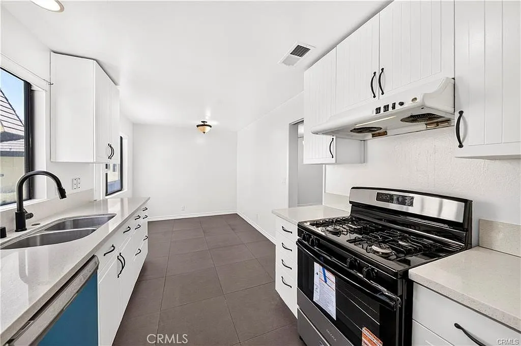 2 bed, 1.5 bath, 950 sqft, $3,800 — Photo 1