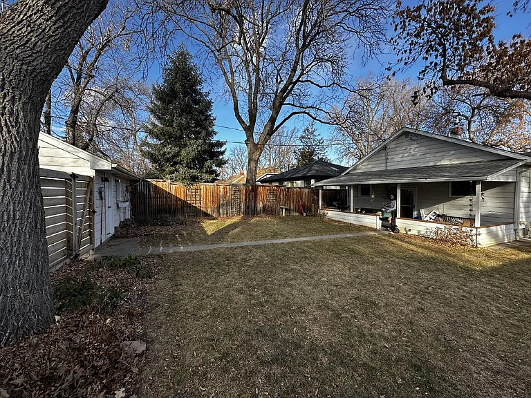 325 Sumner St — Photo 36