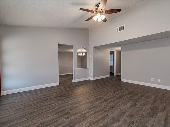 5th image of 1616 E Park Blvd