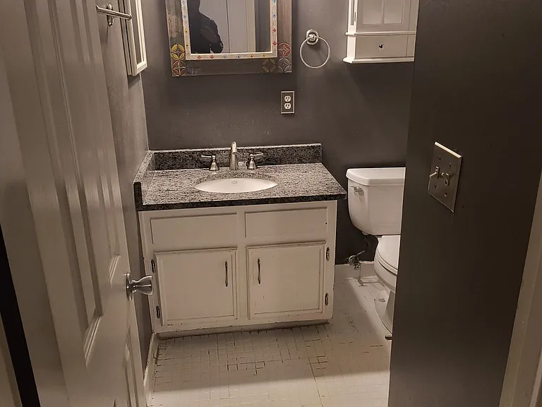 105 Governors Dr — Photo 3