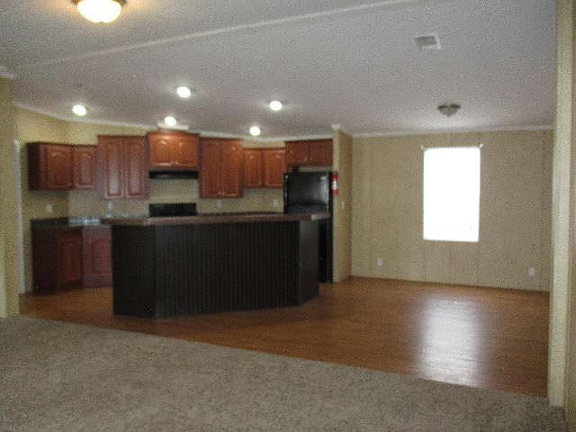 2nd image of 26 W Seaflower St
