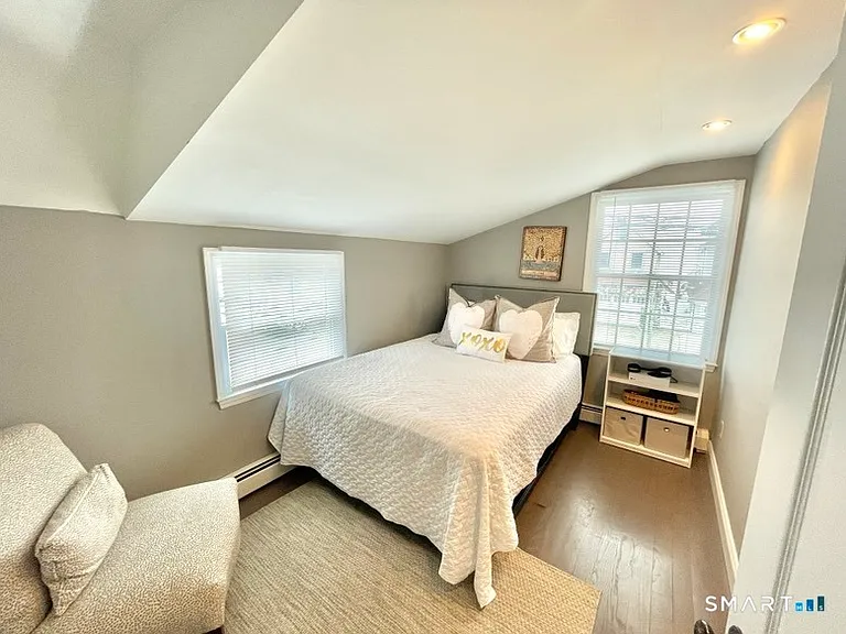 840 E Broadway — Photo 16
