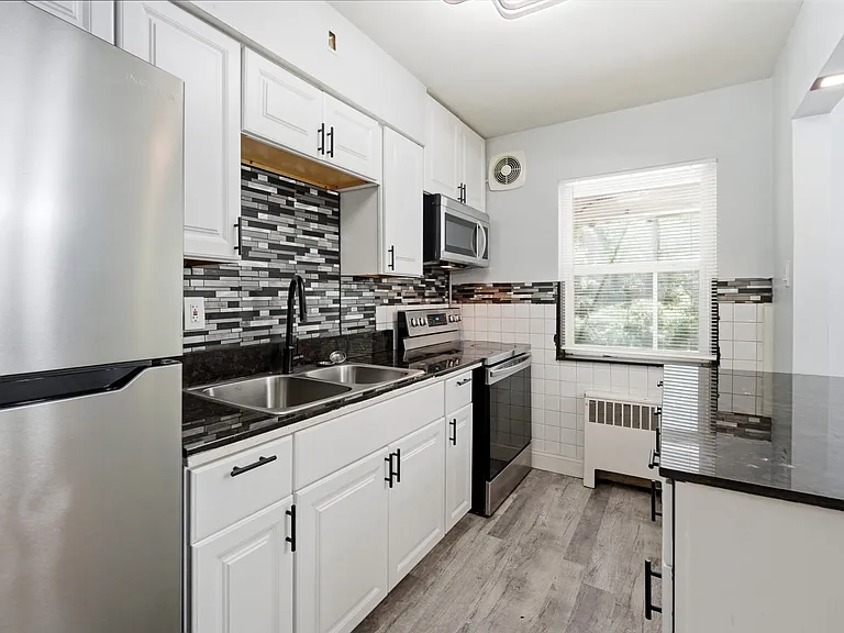 3524 Hazelwood Ave #1 — Photo 17