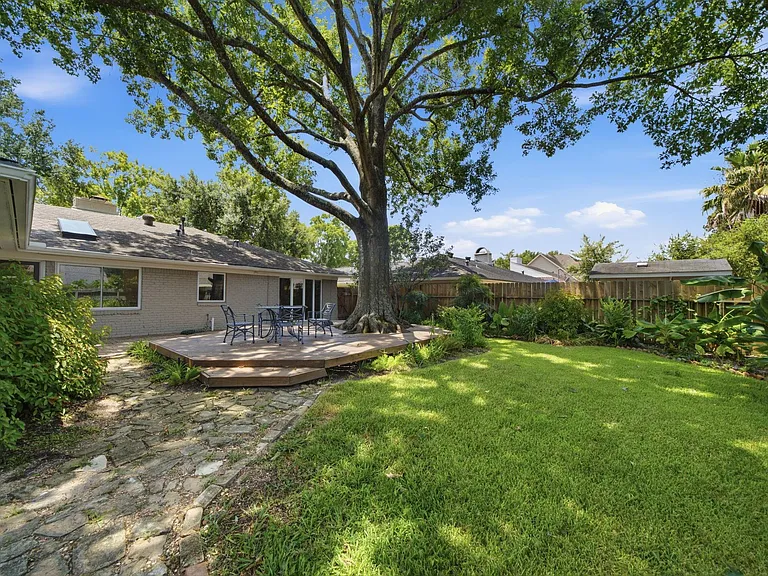14110 Barryknoll Ln — Photo 32