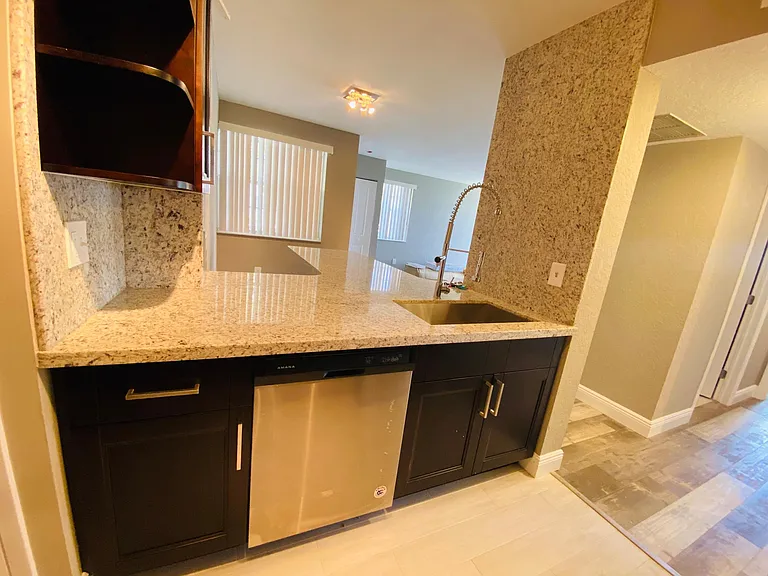 2831 N Oakland Forest Dr — Photo 8