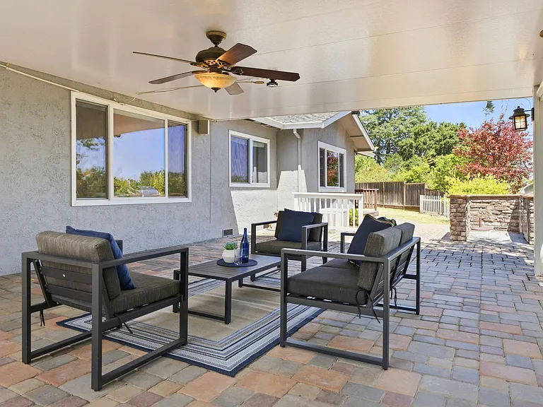 930 Sousa Dr — Photo 4