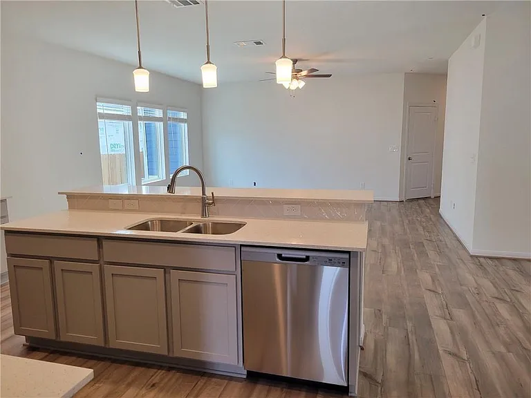244 Crystal Brook Dr — Photo 7