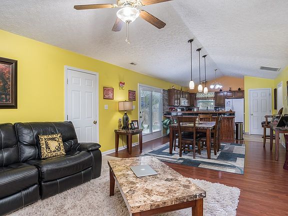 5th image of 129 Goldfinch Dr