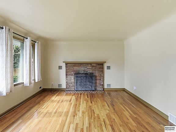 2nd image of 2706 Benson Gardens Blvd