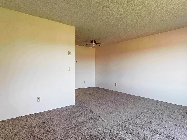 M0646-Prairie Village - 304 N. Main St — Photo 4