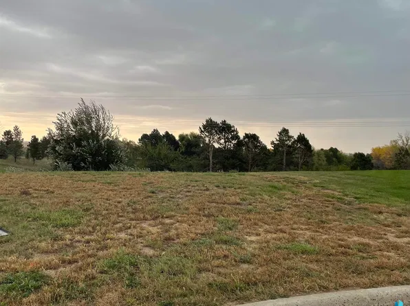 8504 E Willow Wood Cir, Sioux Falls, SD 57110