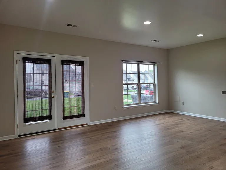 2029 Powell Dr — Photo 4