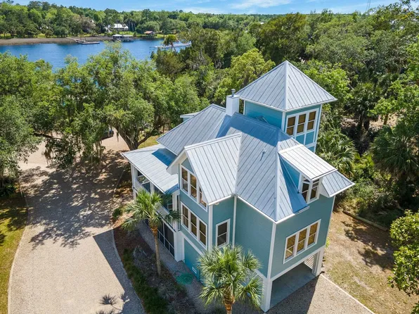 1401 Magnolia Dr SE, Steinhatchee, FL 32359