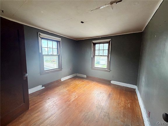 5th image of 124 Baldwin Ave