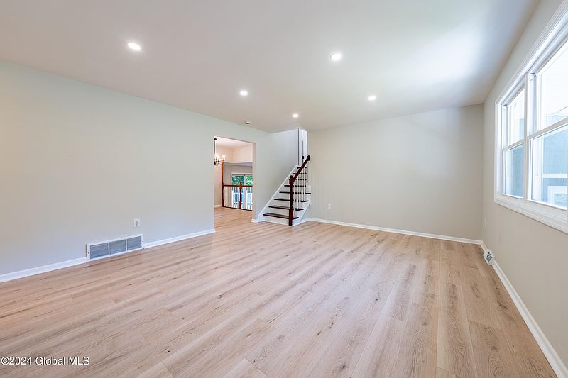 5th image of 24 Ichabod Lane
