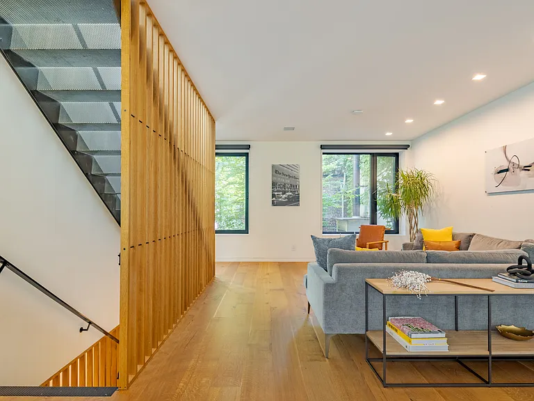 32 Frost St #THM — Photo 14