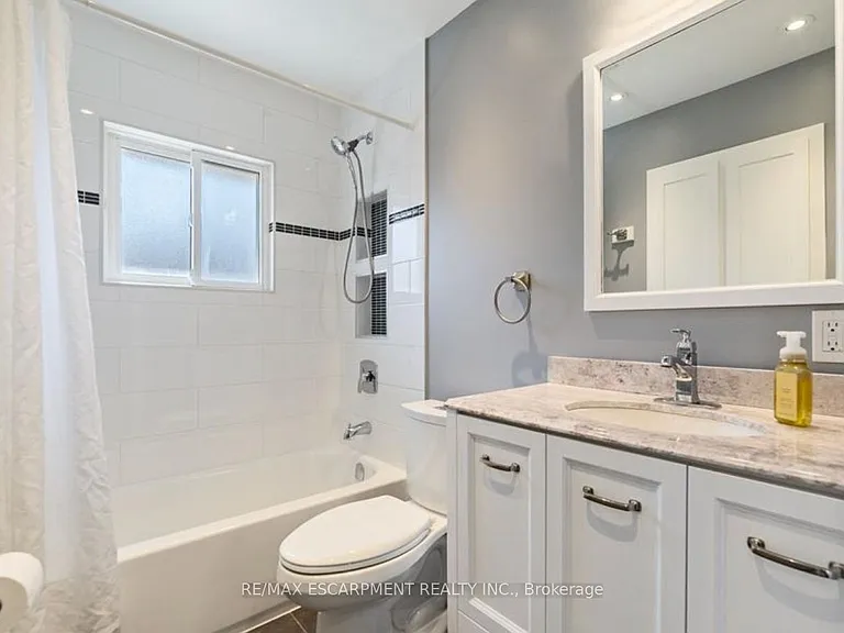 1266 Royal Dr W #UPPER — Photo 7