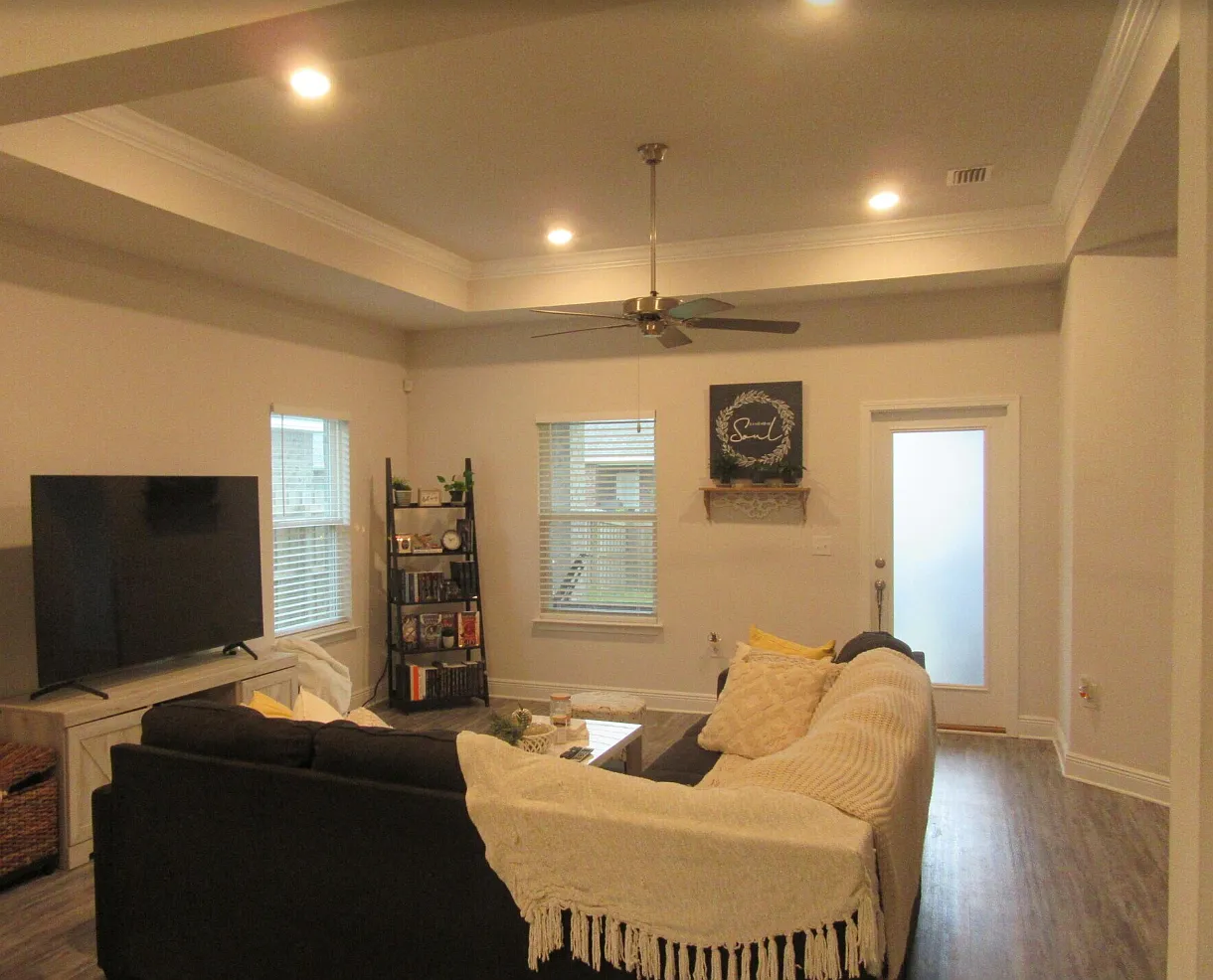 3 bed, 1950 sqft, $2,300 — Photo 4