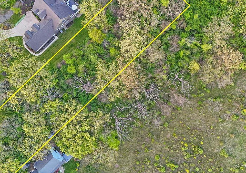 1st image of 806 Wauconda Rd