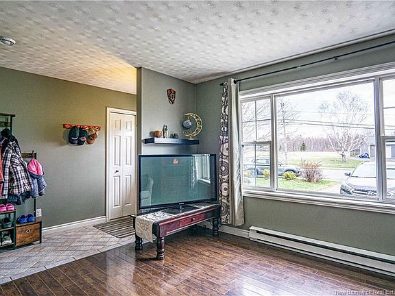 4th image of 778 Waasis Rd W