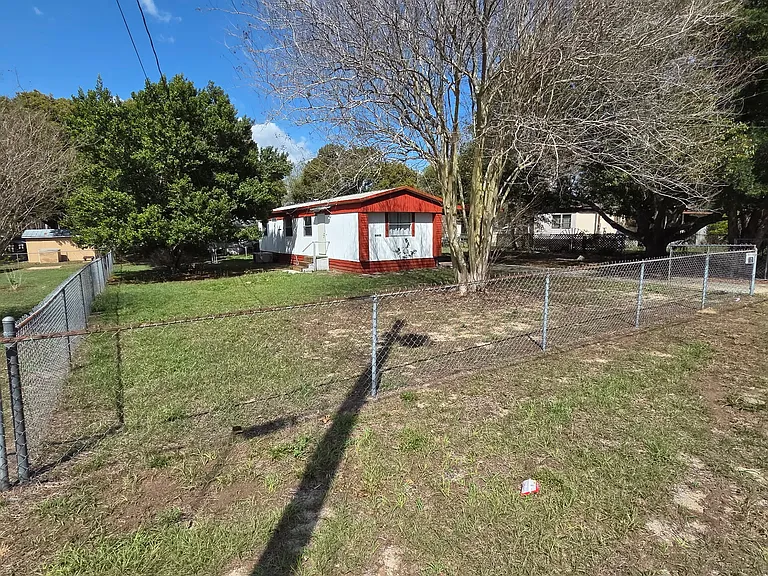 4625 Pine St — Photo 2