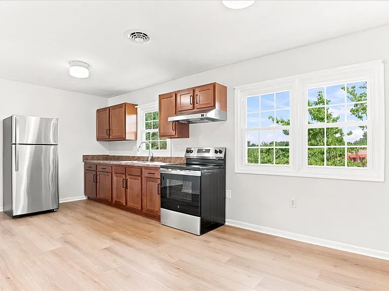 102 Linwood Ct — Photo 13