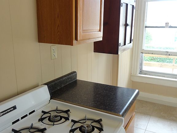3rd image of 219 E Mulberry St