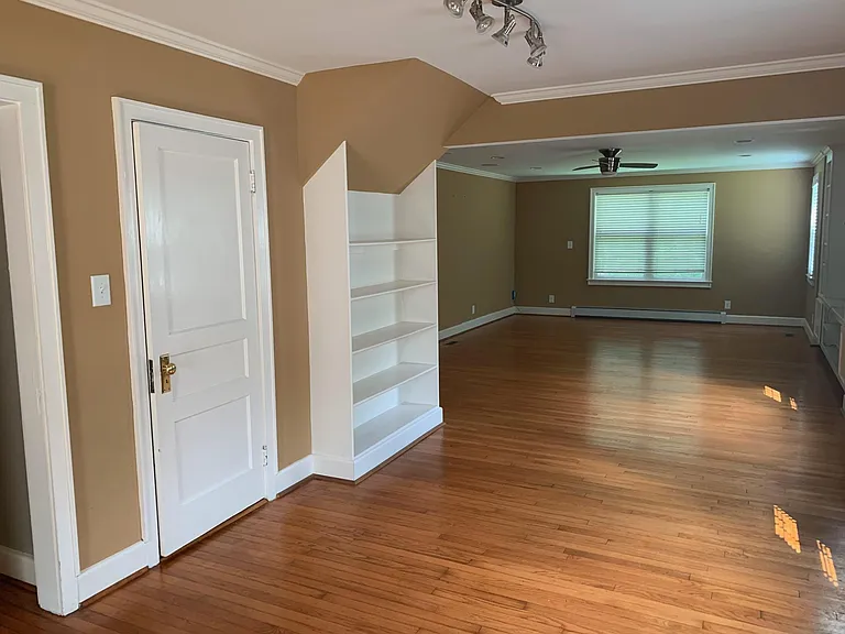 5316 Rolfe Ave — Photo 6
