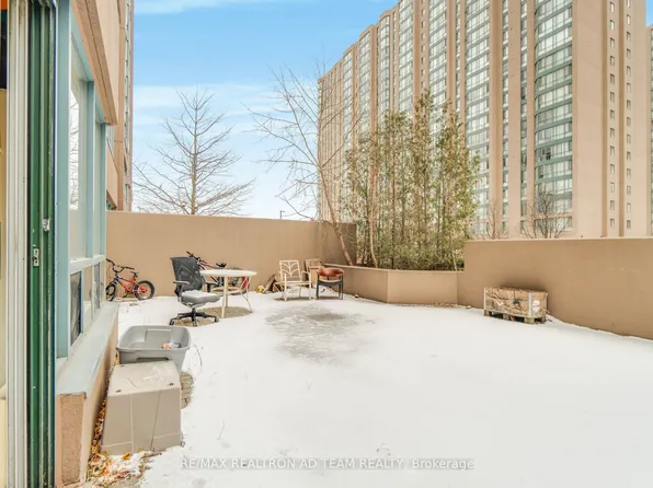 115 Hillcrest Ave #110, Mississauga, ON L5B 3Y9