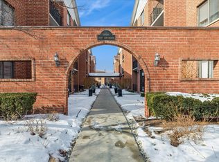 8426 W Catalpa Ave Unit 403, Chicago, IL 60656