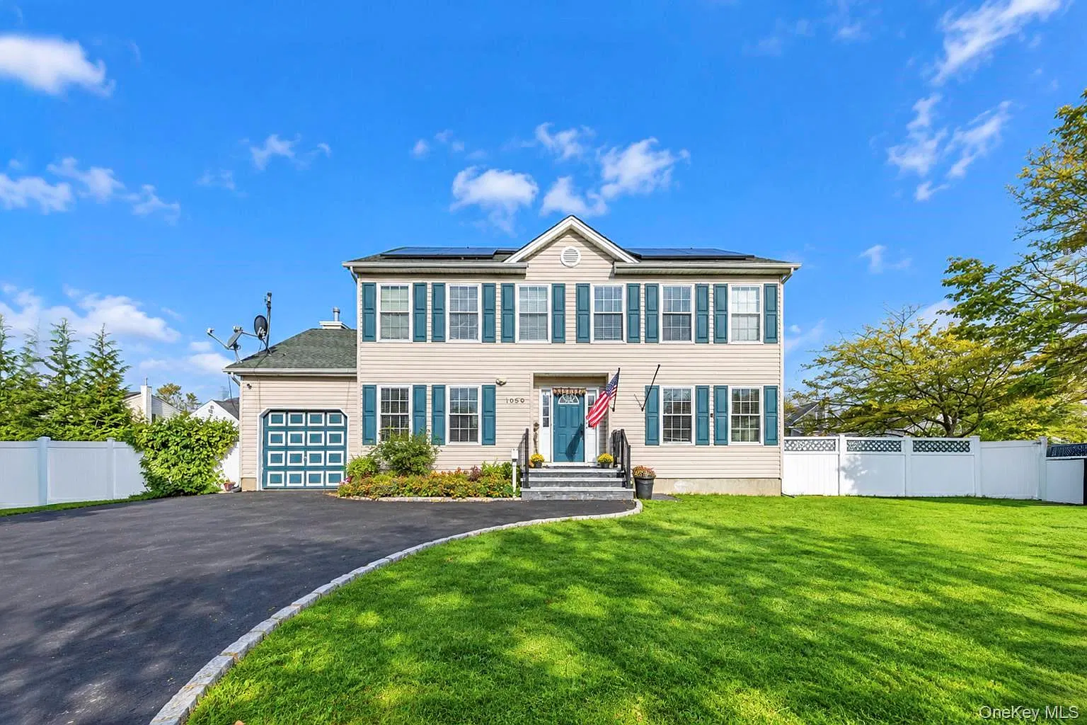 5 bed, 2.5 bath, 2161 sqft, $5,000 — Photo 1