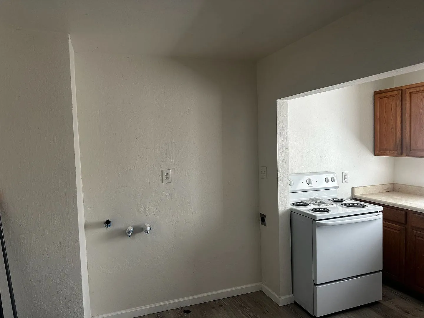 3 Bedroom Home w/ Garage — Photo 2
