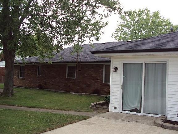4th image of 1304 Hillside Dr