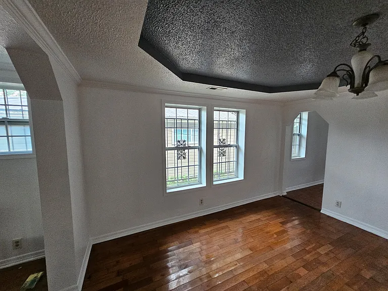 2112 Blackford St — Photo 1