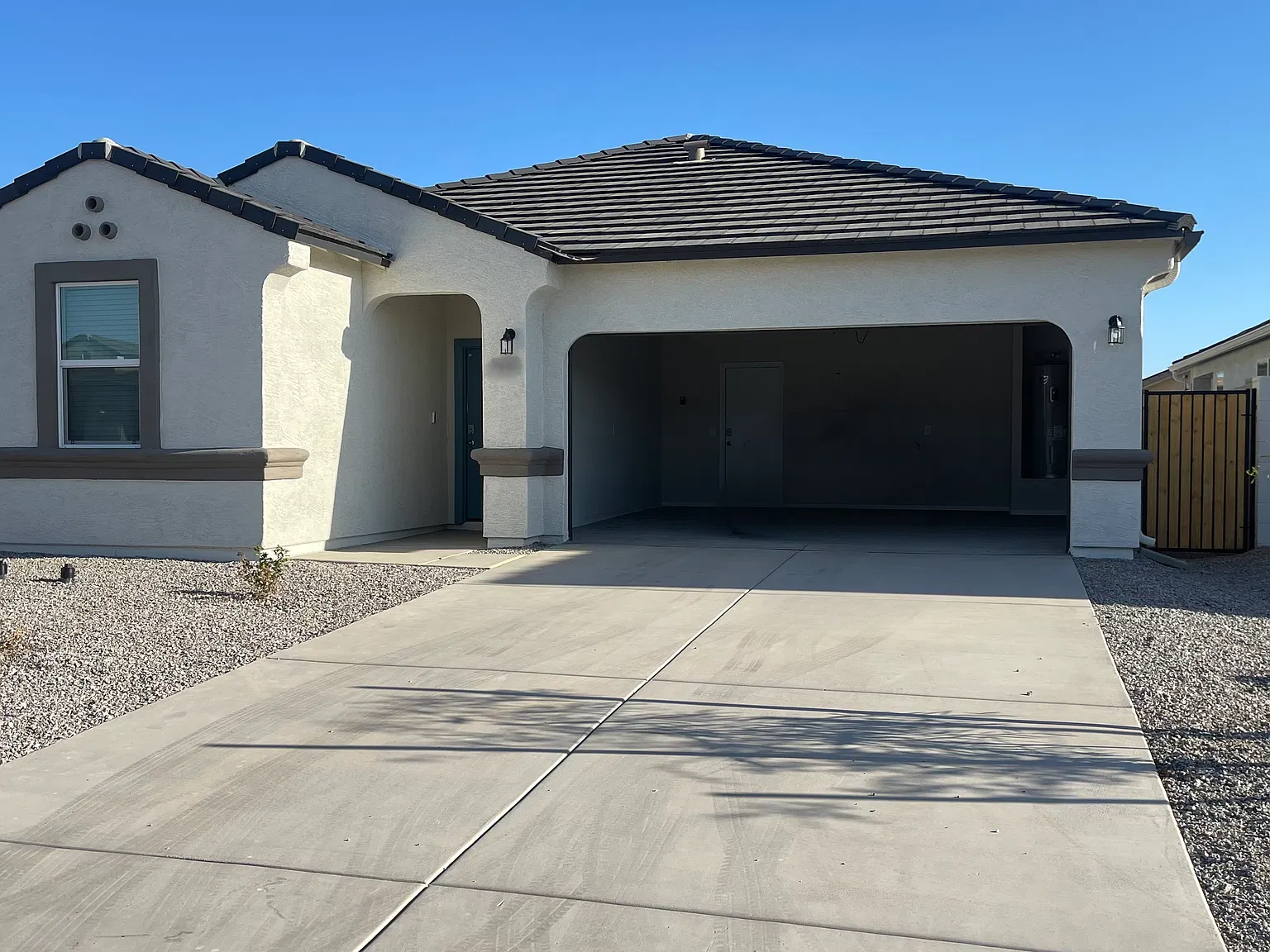 3 bed, 1612 sqft, $2,100 — Photo 2